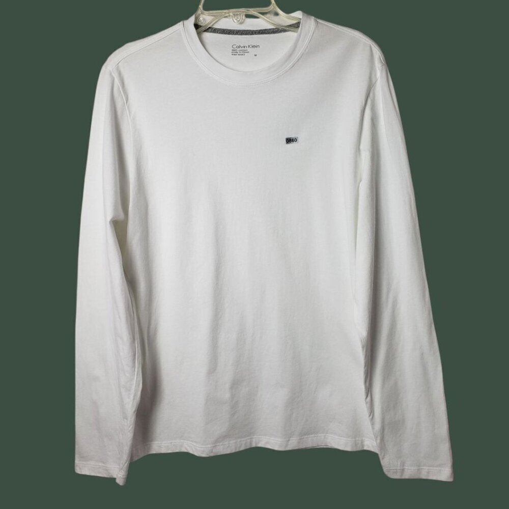 Calvin Klein Long-Sleeve T-Shirt  100% Cotton Round Neck Logo Detail wht Medium